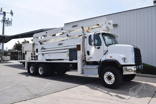 2015 VERSALIFT VST7500MHI MOUNTED ON 2015 FREIGHTLINER 108SD
