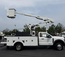 2023 Versalift SST40EIH MOUNTED ON 2023 FORD F550