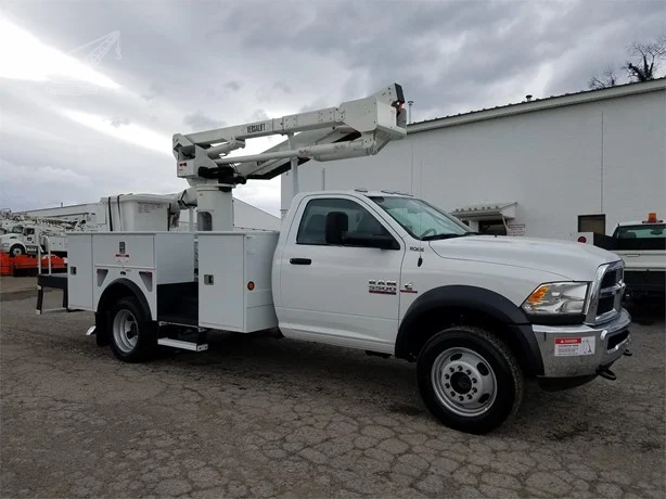 2017 Versalift SST40EIH MOUNTED ON 2017 DODGE RAM 5500 Bucket Trucks / Service Trucks for Rent