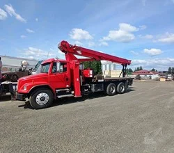 1997 NATIONAL 880C MOUNTED ON 1997 FREIGHTLINER FL80