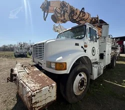 2001 Altec DM45BTR MOUNTED ON 2001 INTERNATIONAL 4700