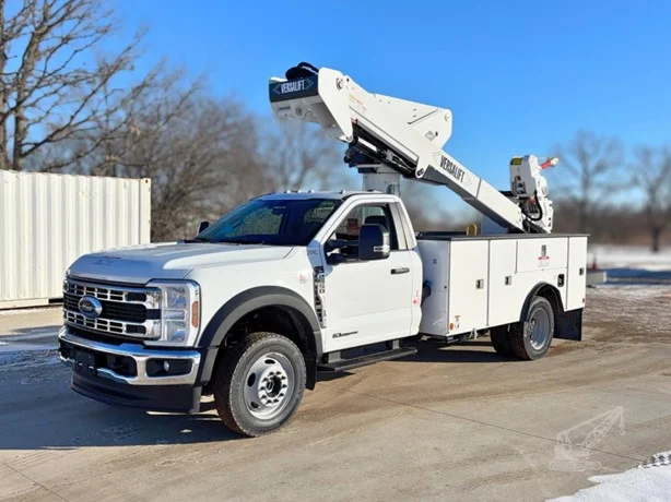 2025 VERSALIFT VST40MHI MOUNTED ON 2026 FORD F550