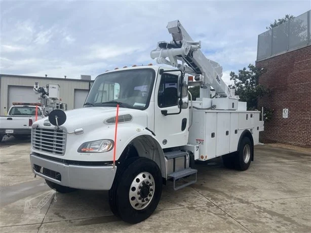 2017 Altec AT48P MOUNTED ON 2018 FREIGHTLINER BUSINESS CLASS M2 106