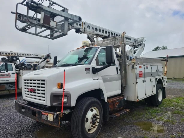 2009 ALTEC AT40C MOUNTED ON 2009 GMC TOPKICK C8500