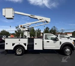 2017 Versalift SST40EIH MOUNTED ON 2017 FORD F550